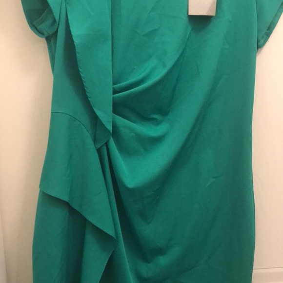 Sheyao size L green dress with little slit at back 🍀 - Picture 2 of 4